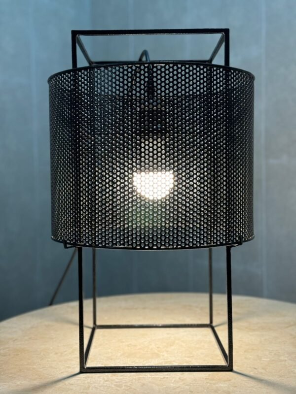 MODEL NO 76 - Image 3