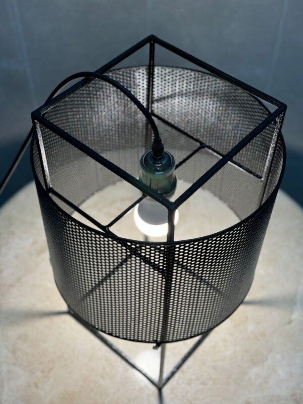 MODEL NO 76 - Image 2